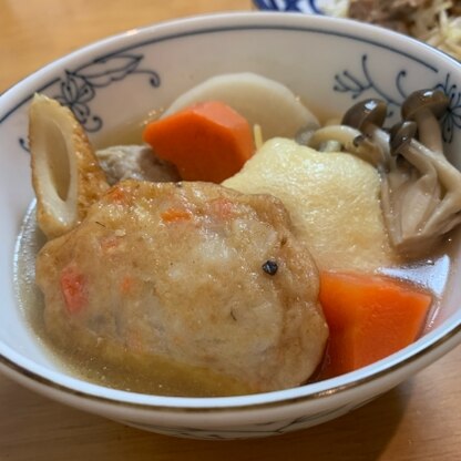 出汁の取り方を参考に汁物ととてもおかずとしてもいけるおでんになりました。
鰹節と昆布と練りものの旨みで冬だけでなくいつでもおでんが食べたくなりますね。